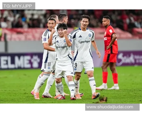 足球巨星登陆日本掀起热潮引发球迷狂欢与文化交流新篇章