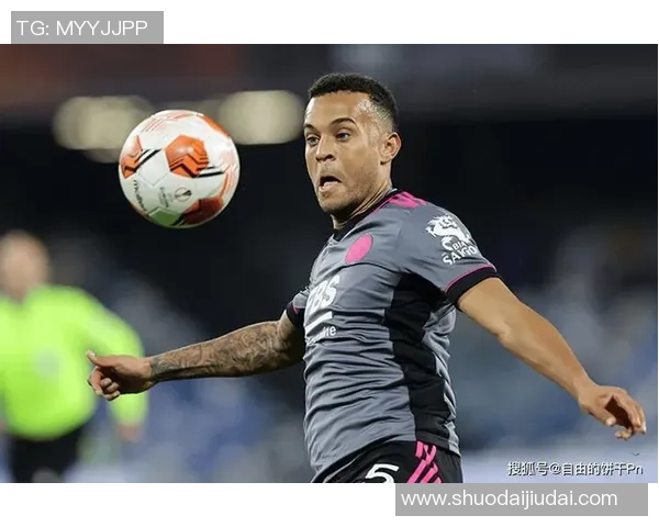 足球球星花式绕球技巧全解锁 教你轻松掌握炫酷绕球动作